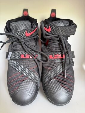 Nike LeBron Unisex Youth Basketball Shoes Gray Red Size 6Y